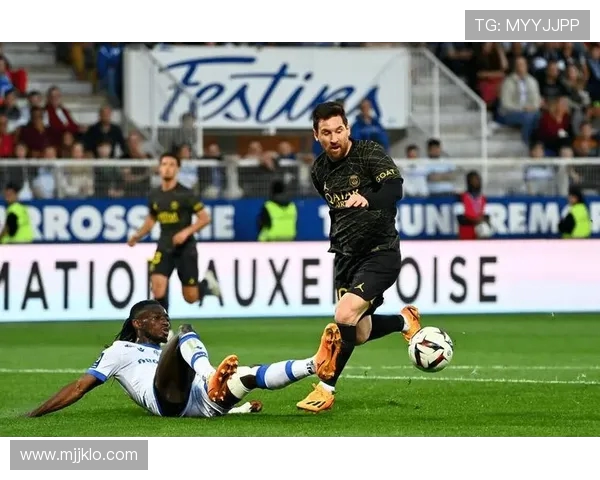 爆发！埃泽此前15场比赛0球0助，此役开场20分钟助攻双响