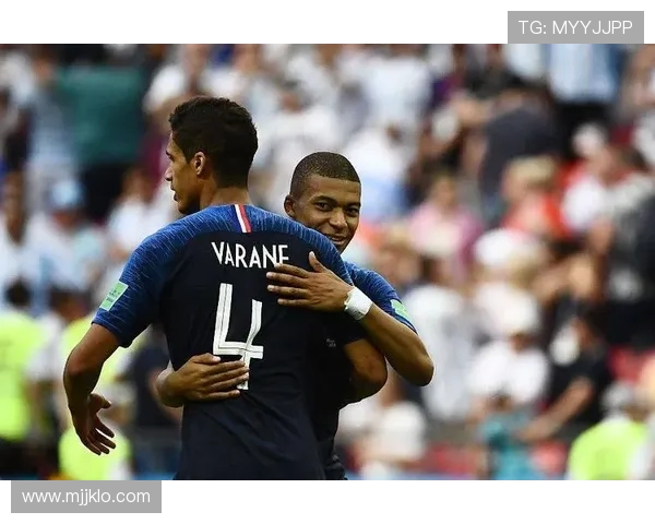 皇马球迷做纳粹手势遭罚15000欧元并关闭部分看台执行缓期一年